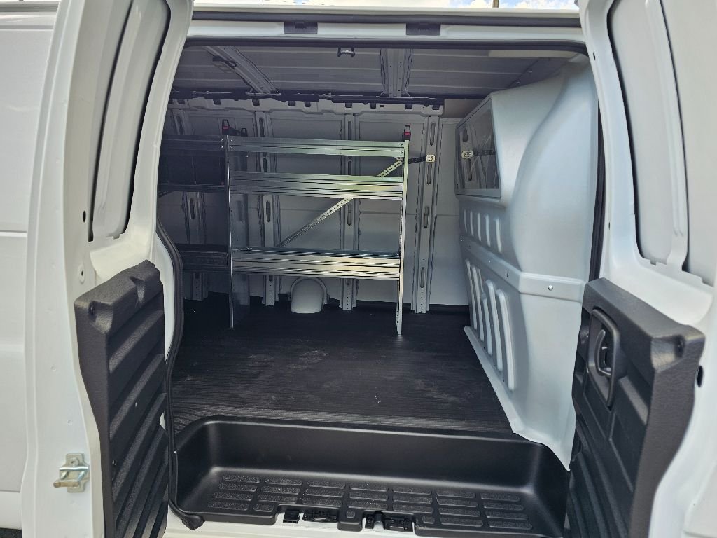 2025 GMC Savana Cargo Work Van - Photo 20