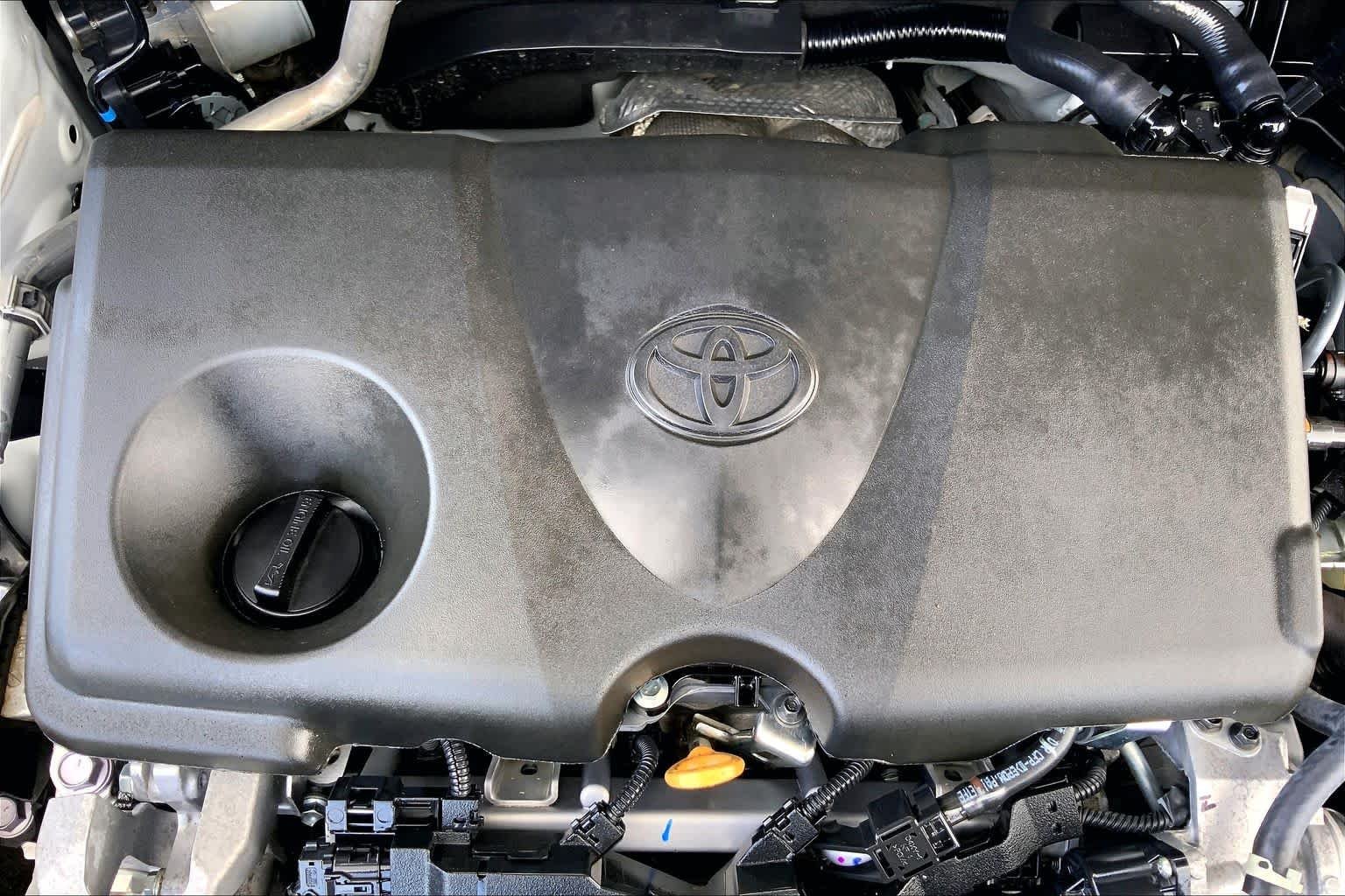 Used 2025 Wind Chill Pearl Toyota XLE Premium image 32