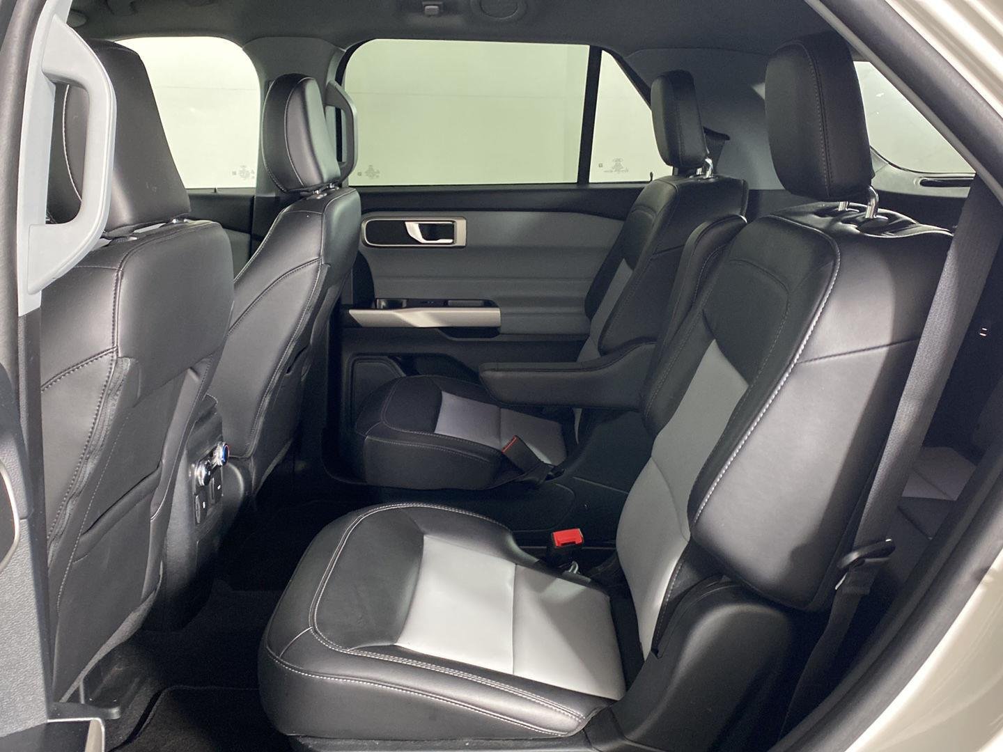 Used 2023 Star White Metallic Tri-Coat Ford XLT image 17