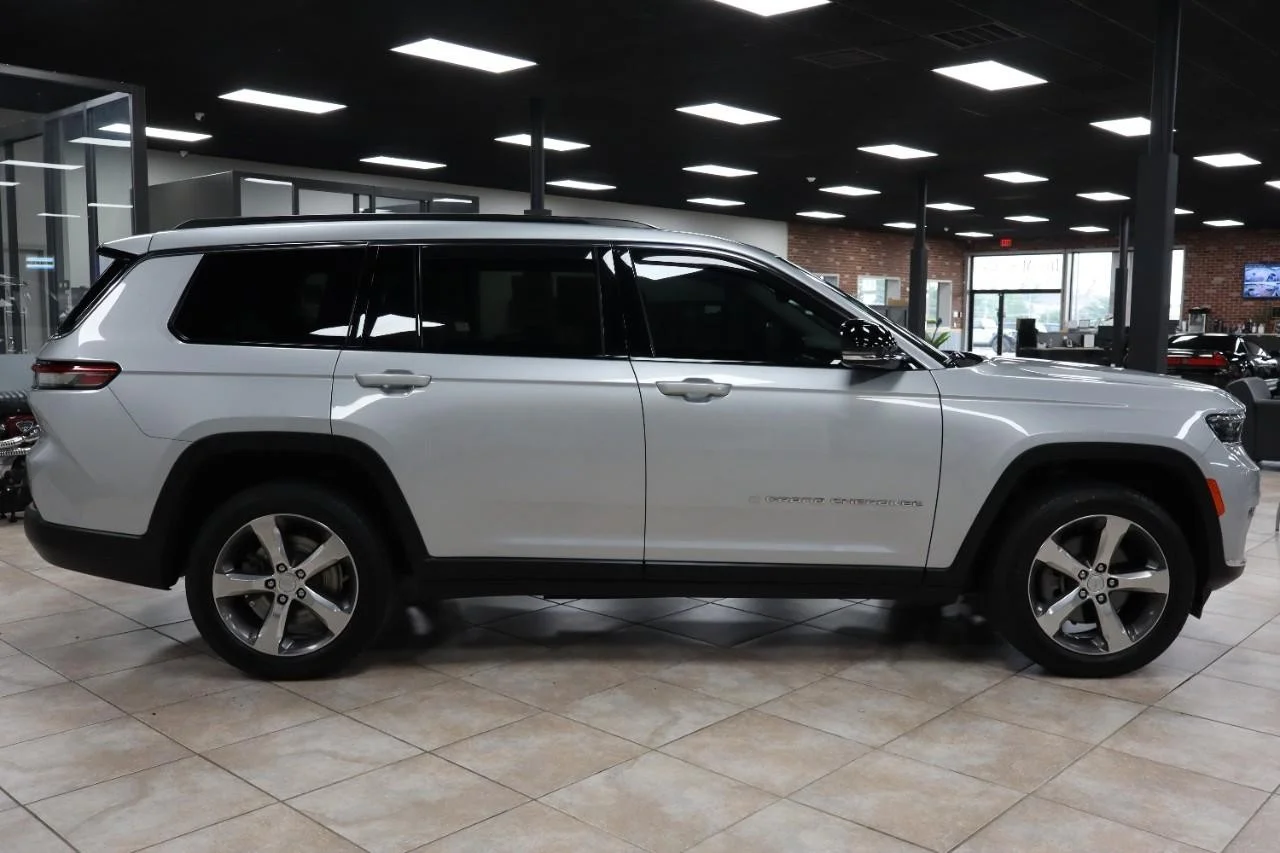 Used 2021 Silver Zynith Jeep Limited image 6
