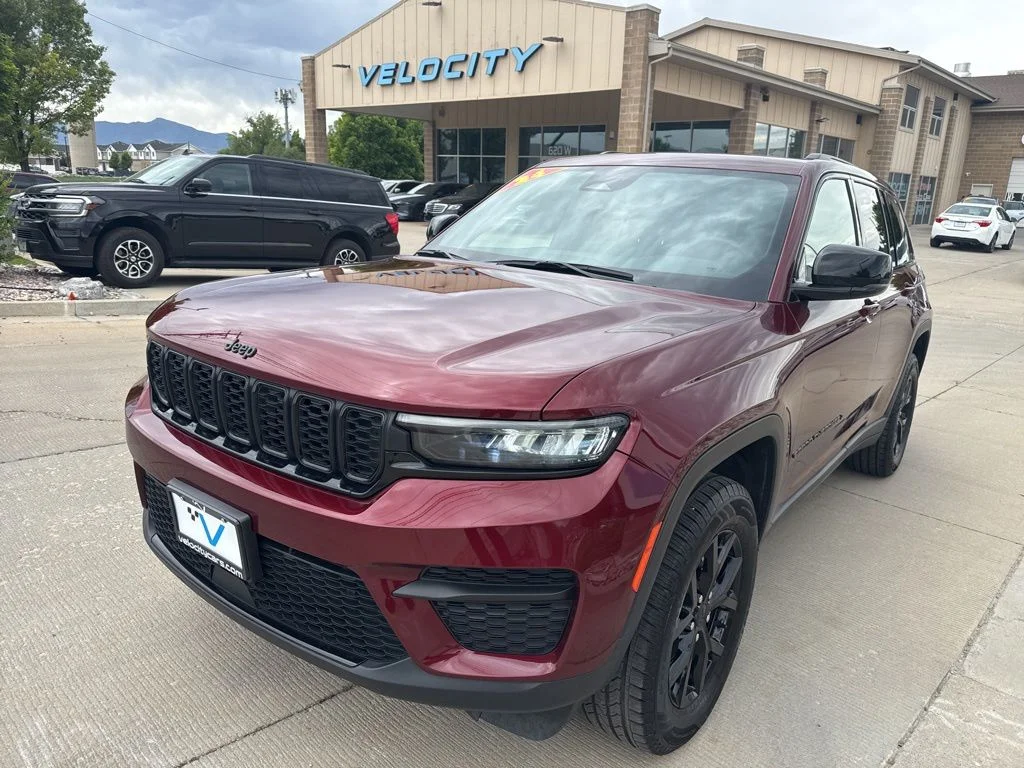 Used 2024 Red Jeep Altitude image 6