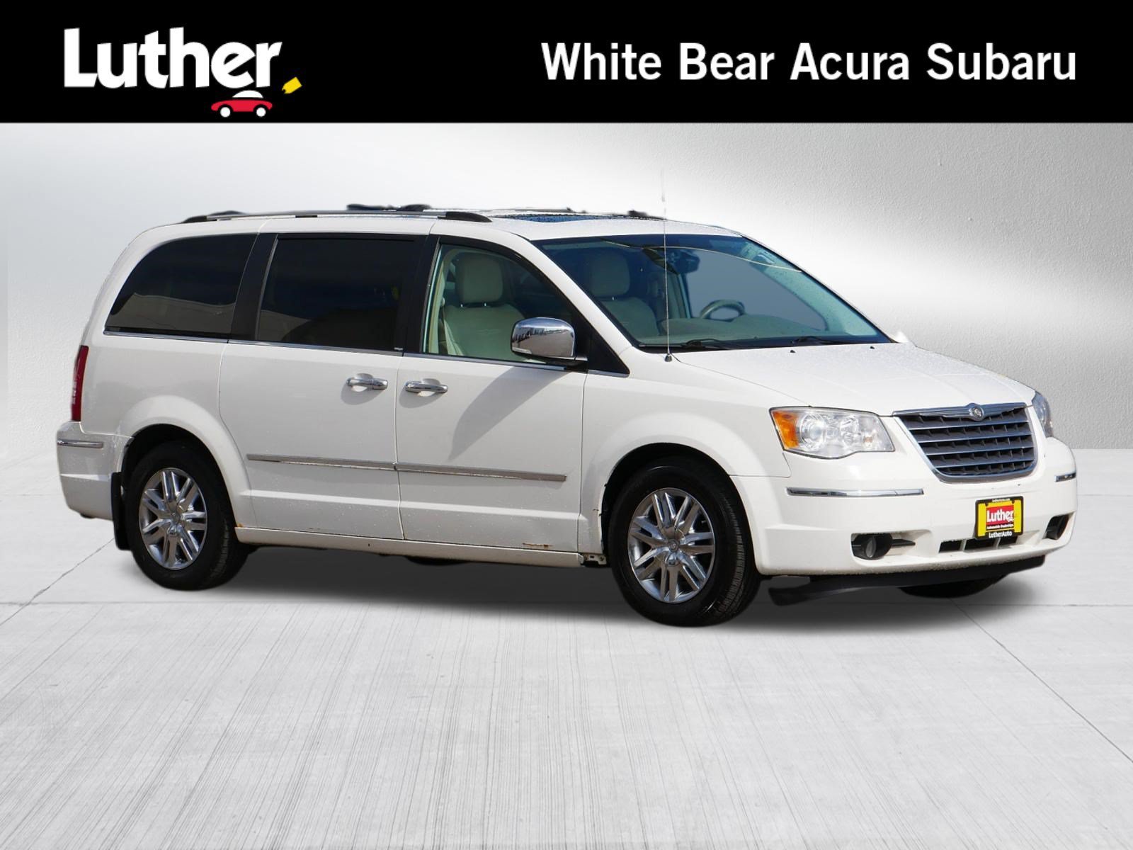 2010 Chrysler Town & Country Limited's photo
