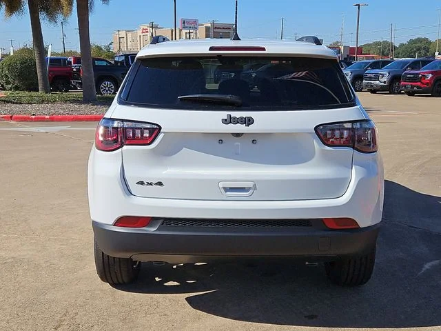 New 2026 Bright White Clear-Coat Exterior Paint Jeep Latitude image 6