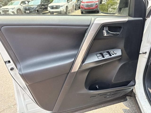 Used 2016 White Toyota XLE image 27