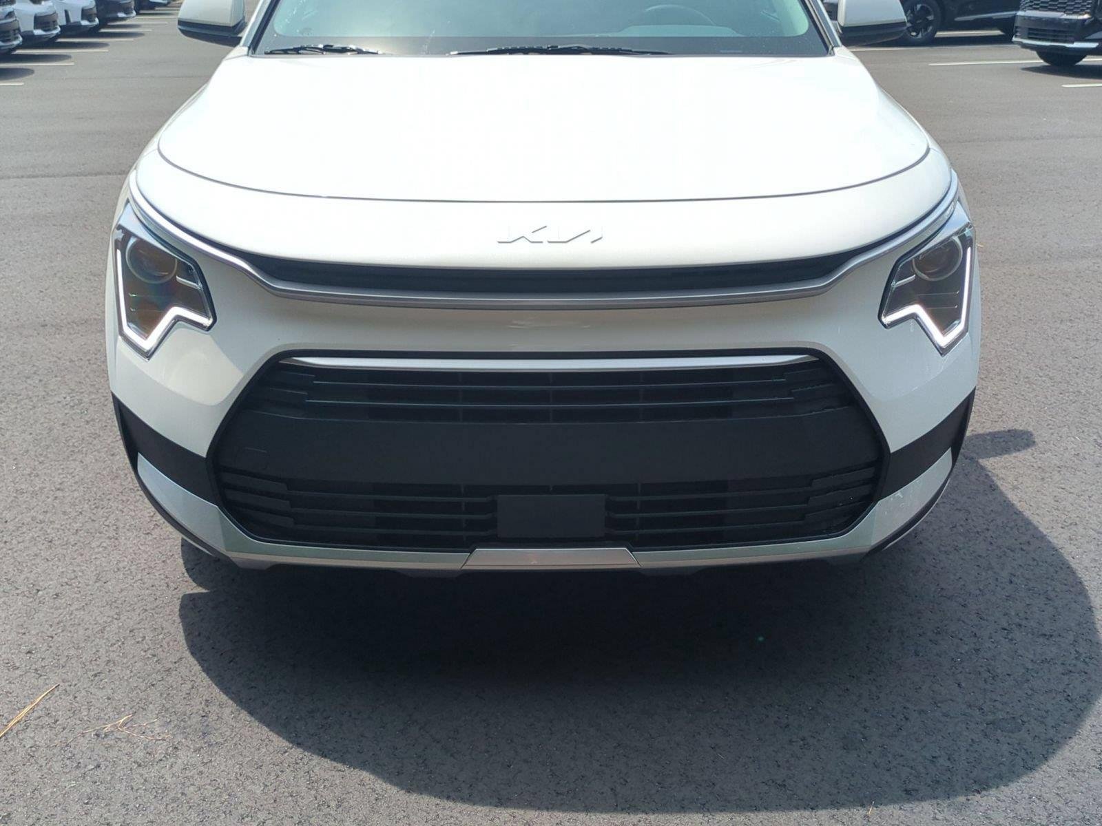 New 2026 Snow White Pearl Kia EX image 14