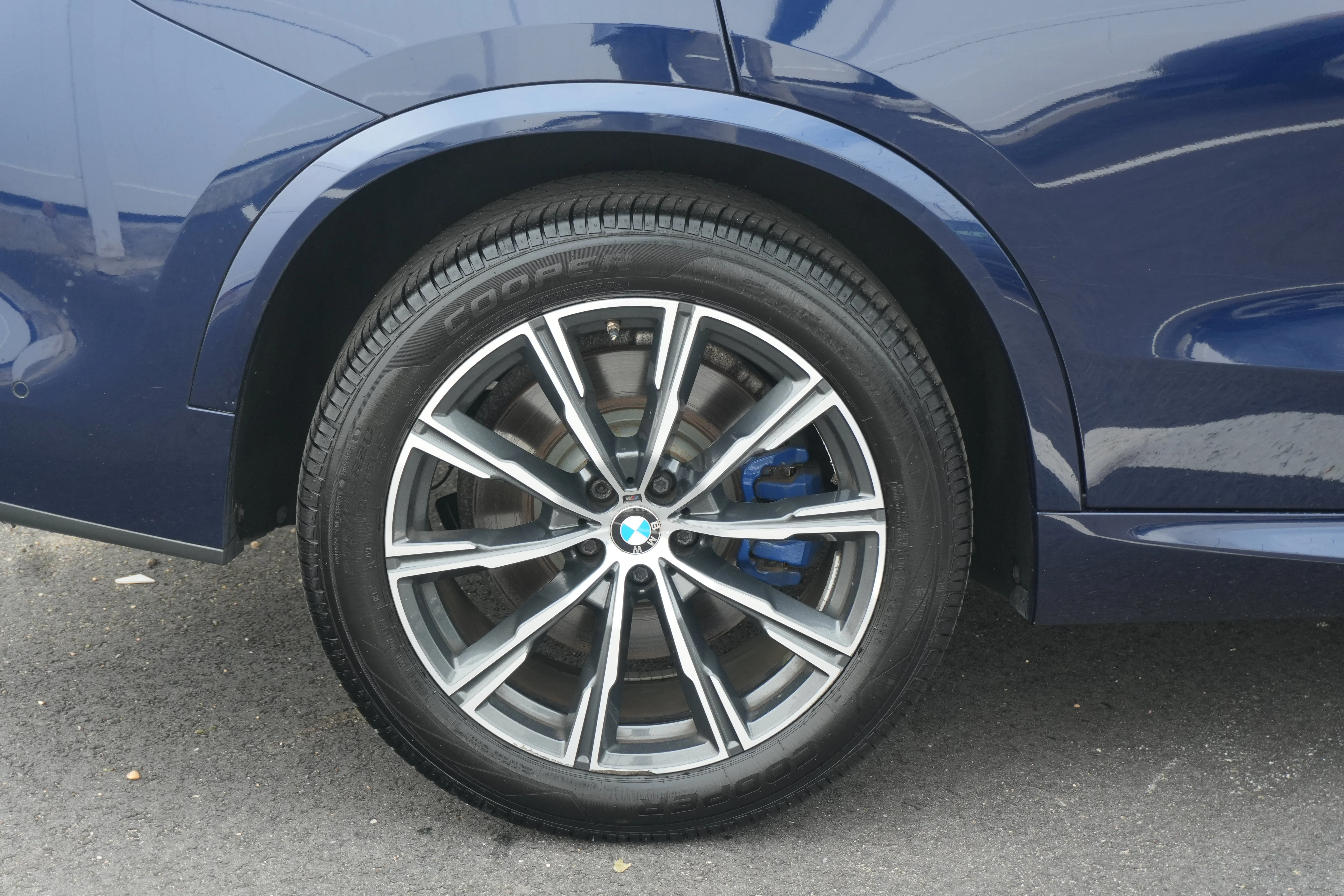 Used 2019 Tanzanite Blue II Metallic BMW xDrive40i image 9