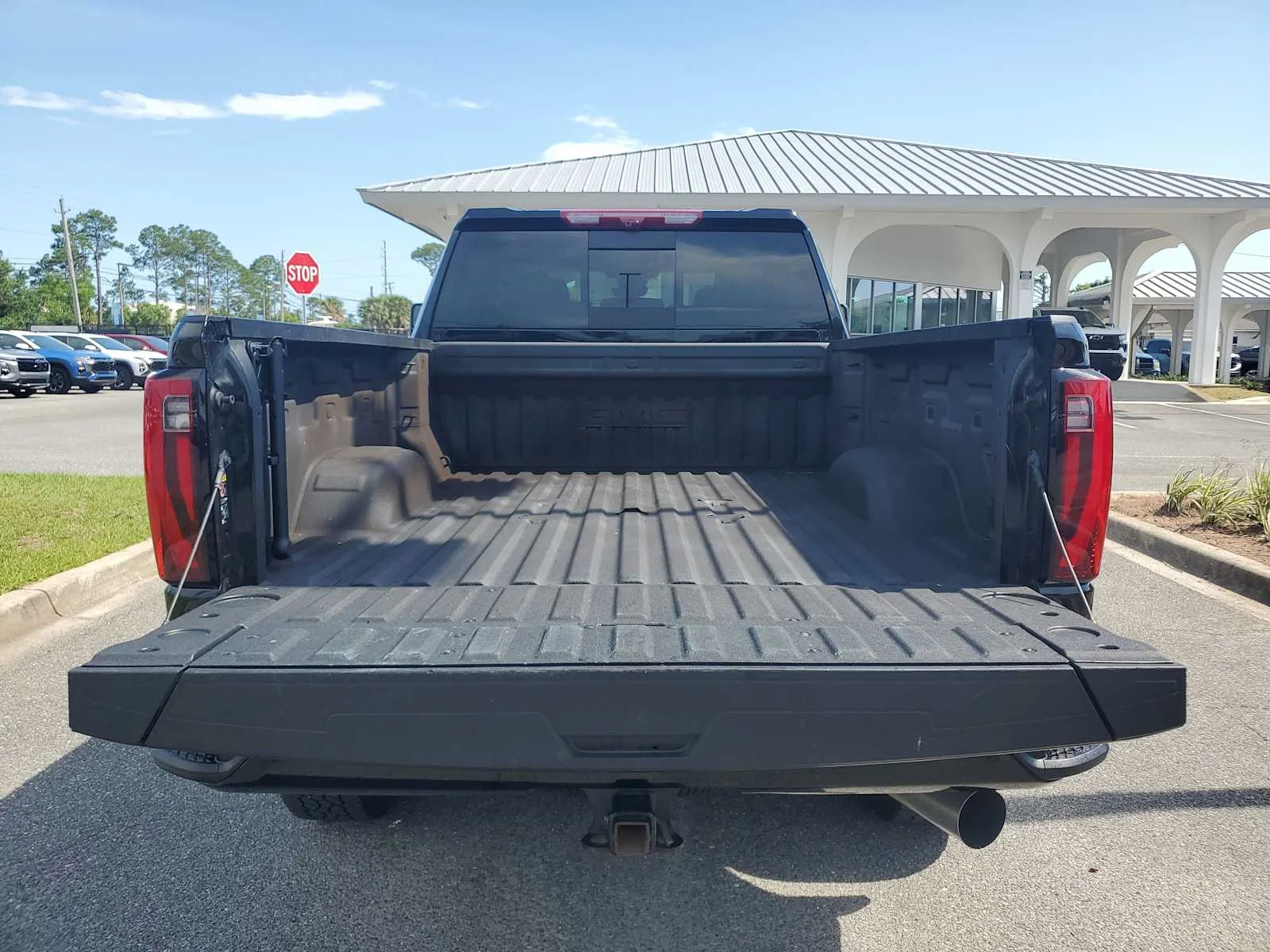 Used 2025 Onyx Black GMC Denali Ultimate image 5