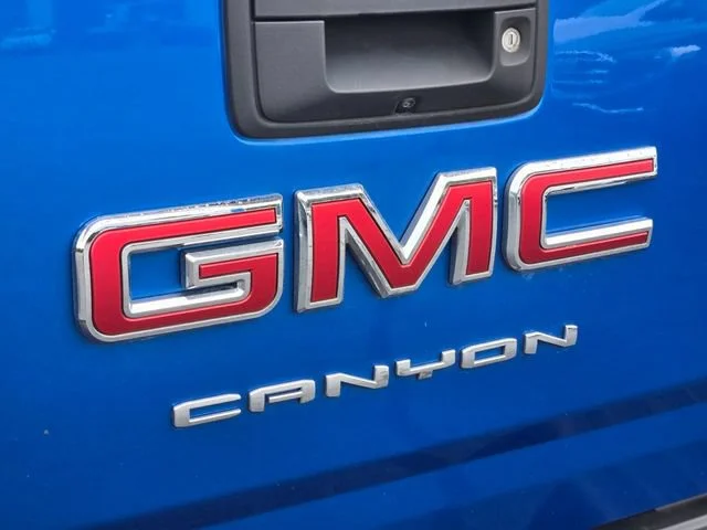 Used 2022 Dynamic Blue Metallic GMC Elevation Standard image 17