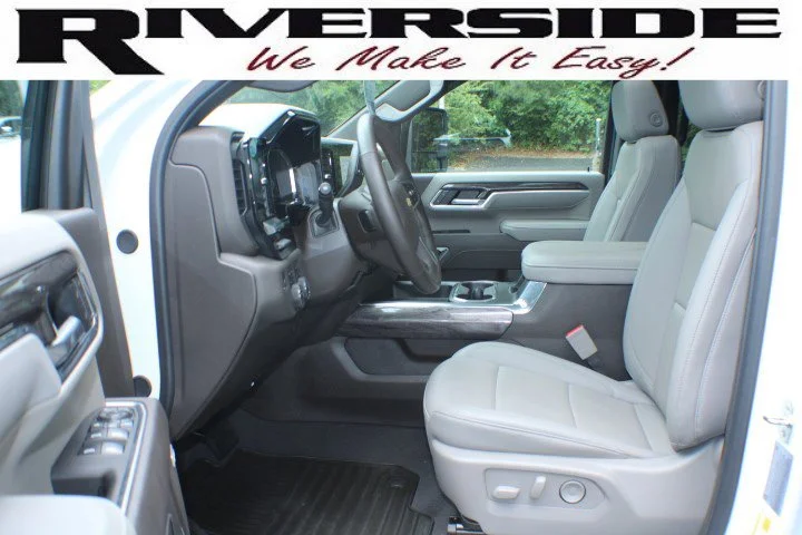 Used 2025 Summit White Chevrolet LTZ image 14