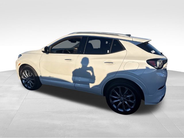 Used 2026 White Frost Tricoat Buick Avenir image 3