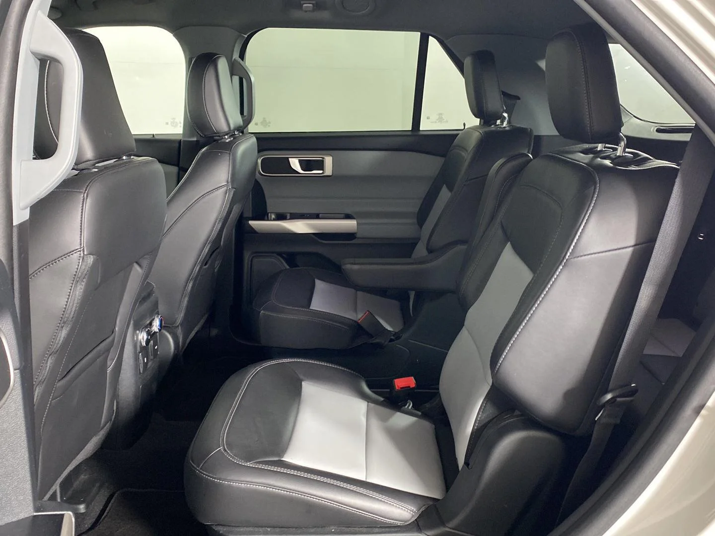 Used 2023 Star White Metallic Tri-Coat Ford XLT image 17