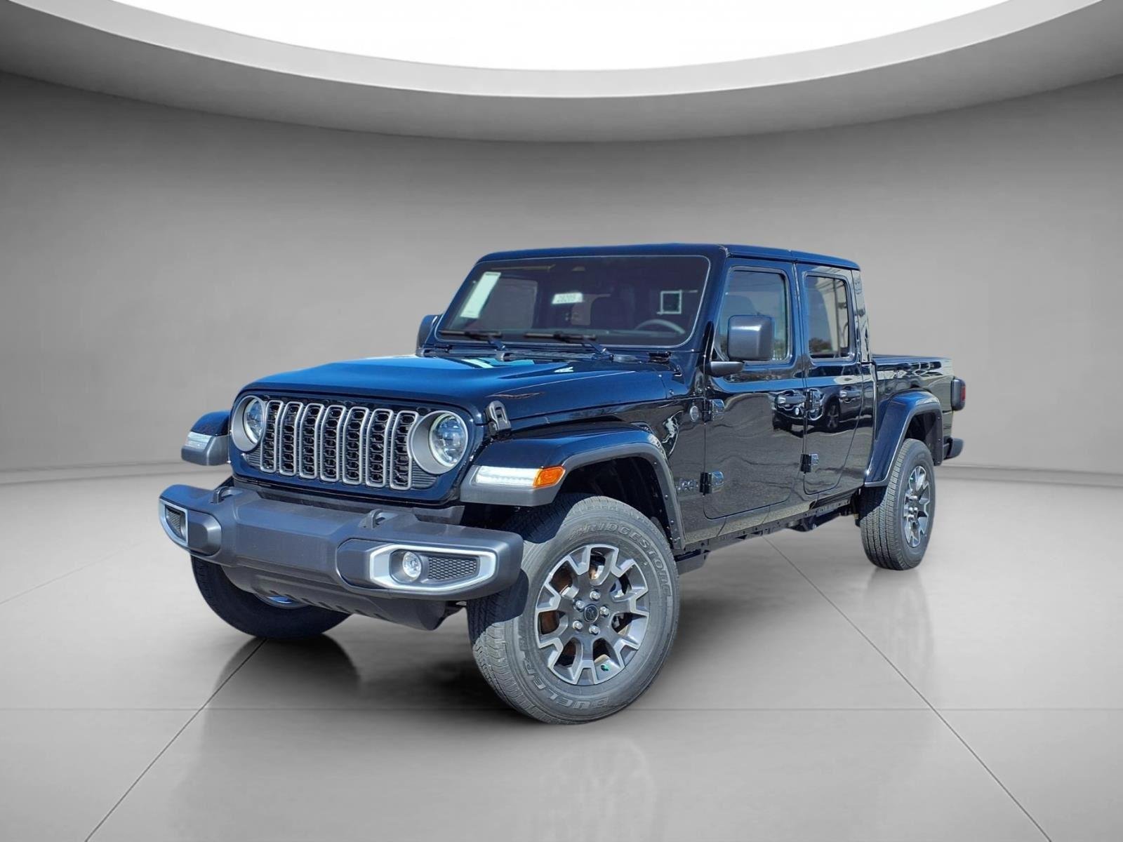 2026 Jeep Gladiator Sahara Auto's photo