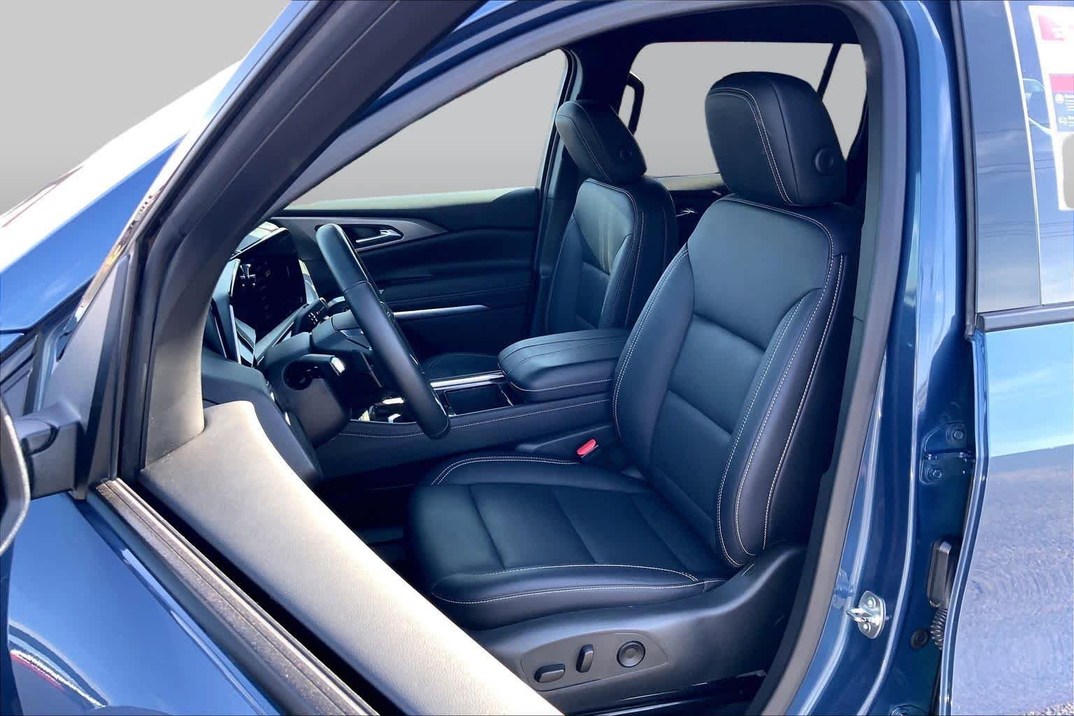 Used 2025 Lakeshore Blue Metallic Chevrolet FWD LT image 8