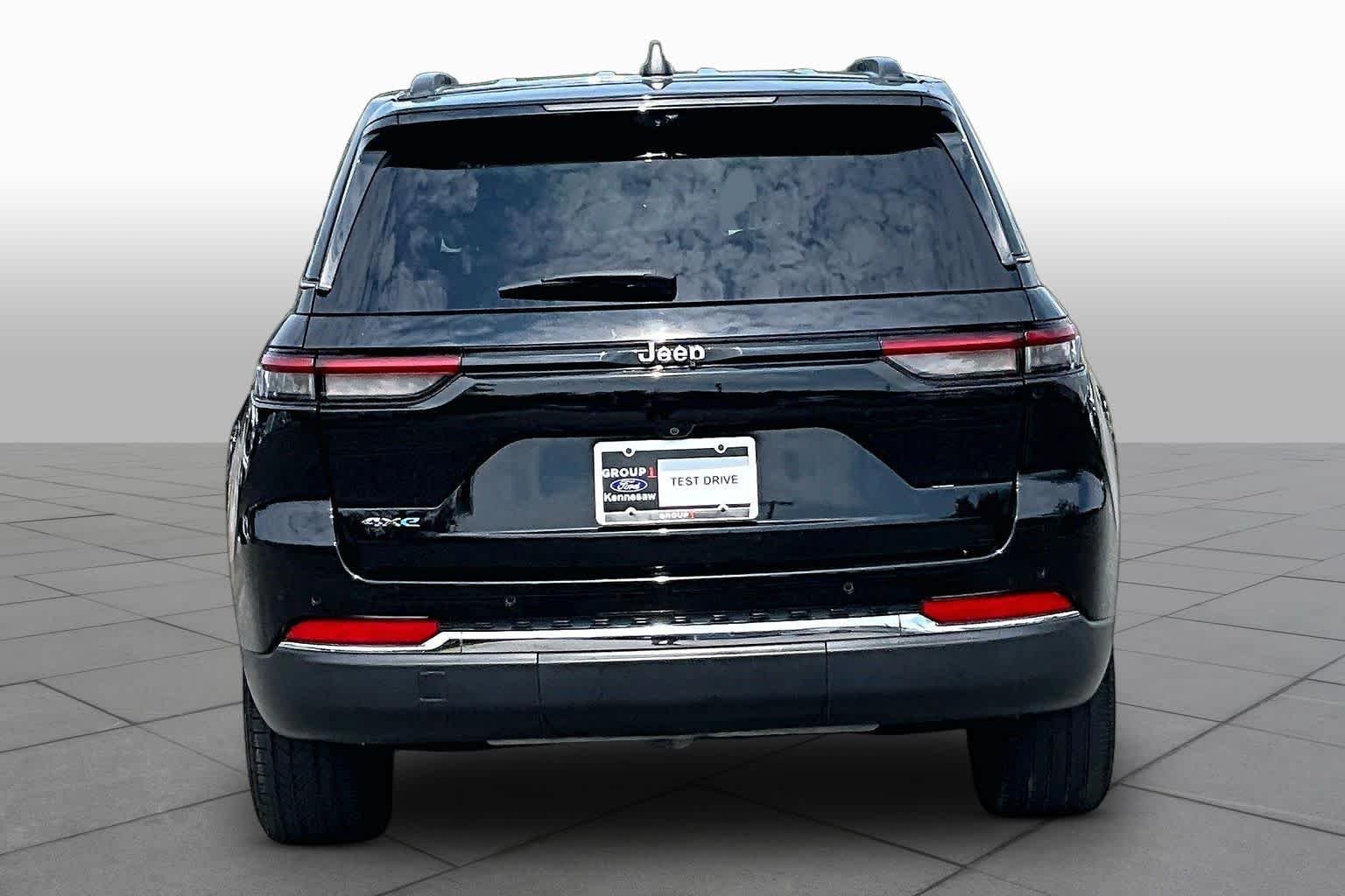Used 2022 Diamond Black Crystal Pearlcoat Jeep  image 5