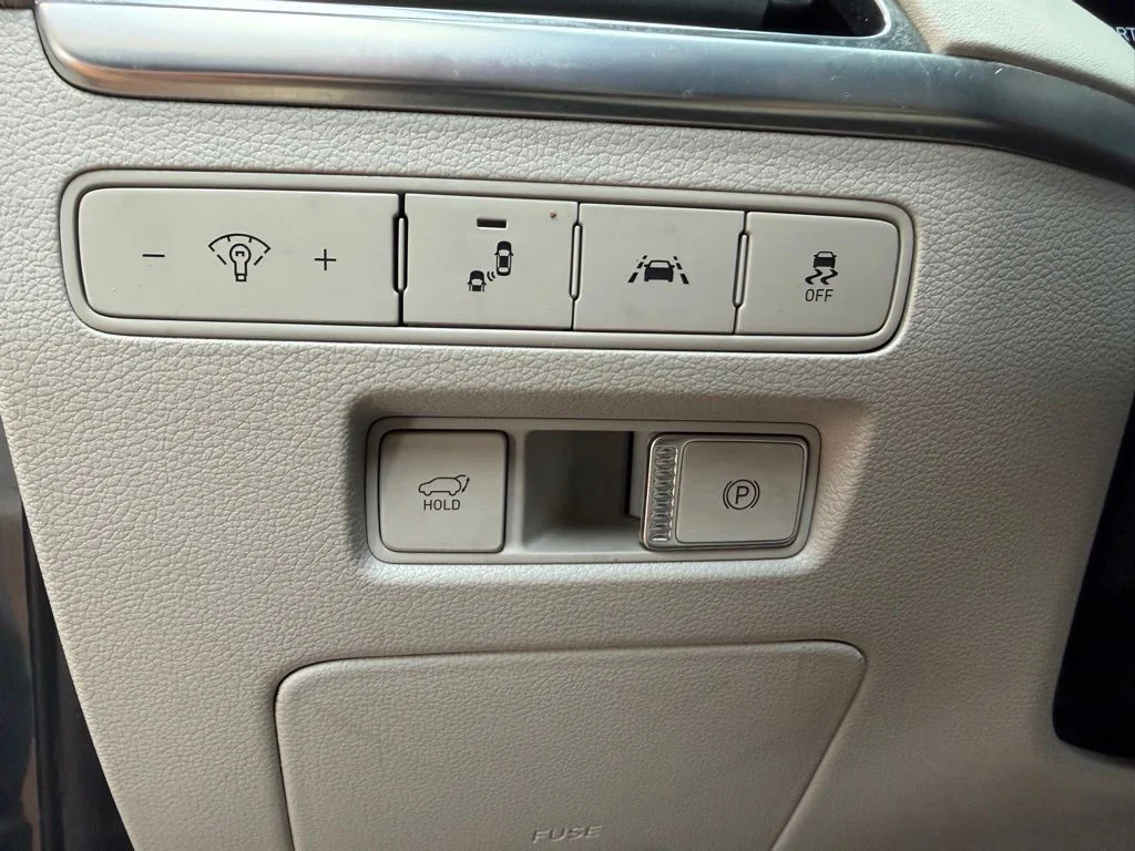 Used 2022 Gray Hyundai Calligraphy image 21