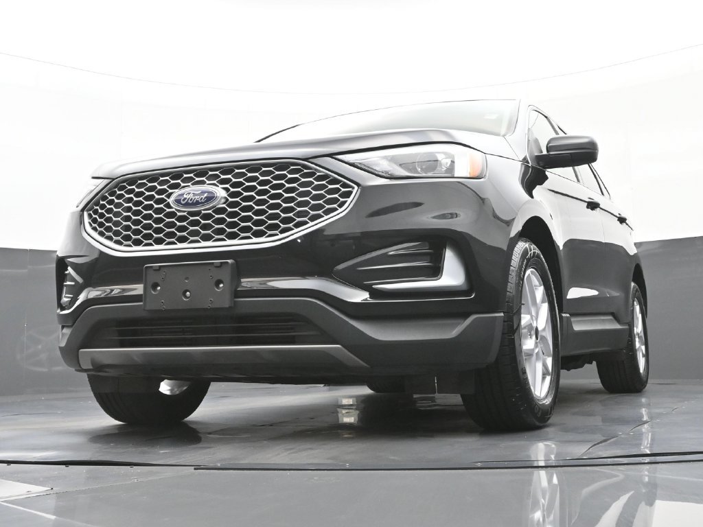 Used 2023 Black Ford SEL image 43
