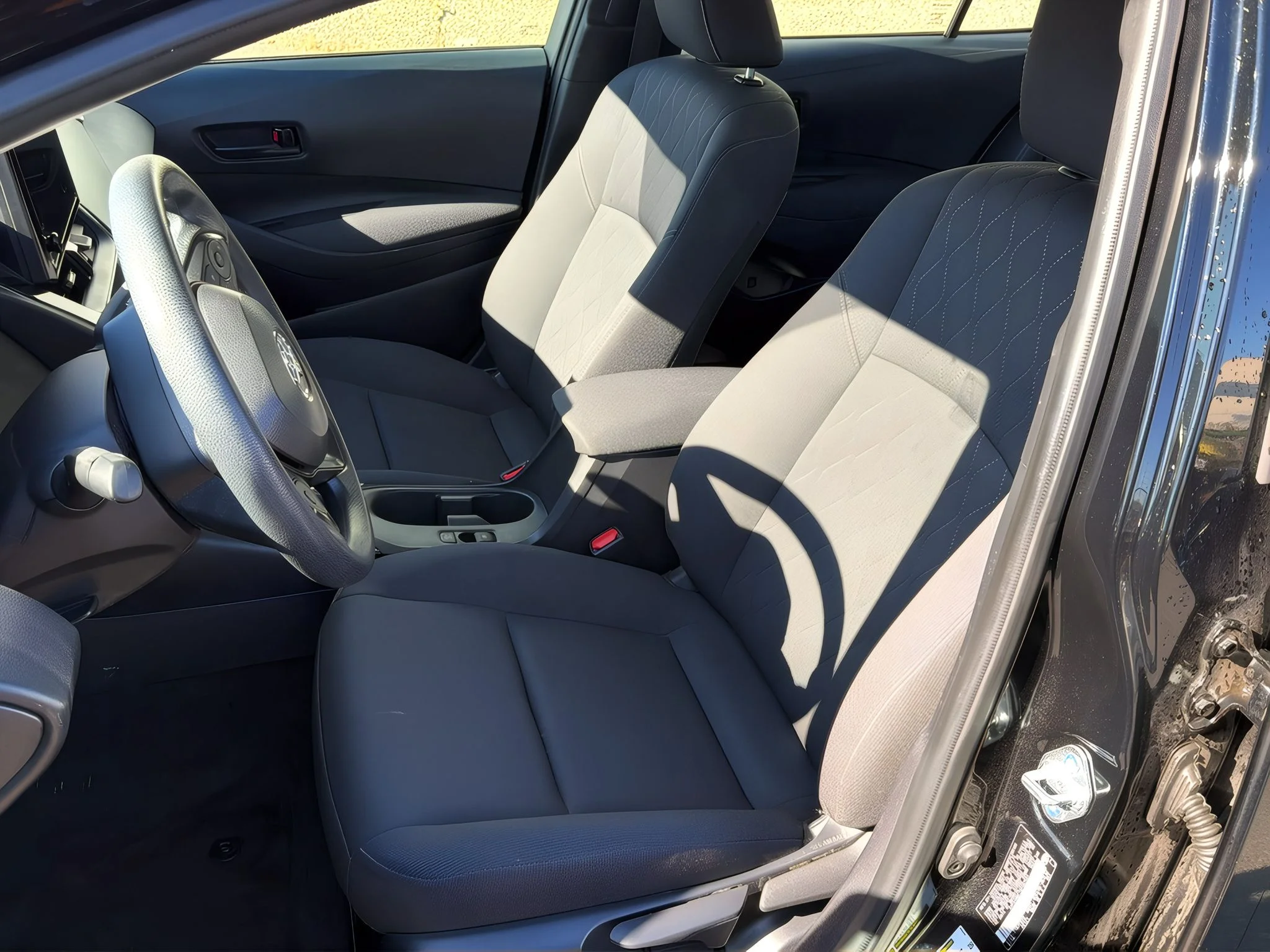 2025 Toyota Corolla LE - Photo 16