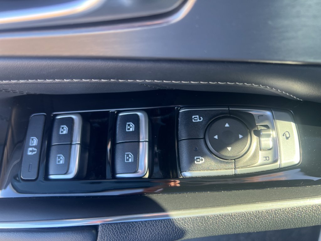 Used 2021 White Kia SX-Prestige image 11