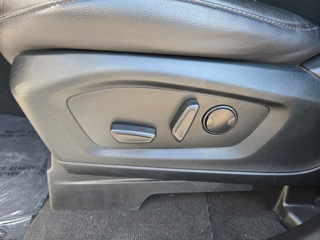 Used 2022 White Ford Limited image 12