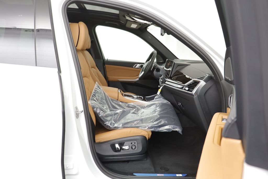 New 2026 Mineral White Metallic BMW xDrive40i image 20
