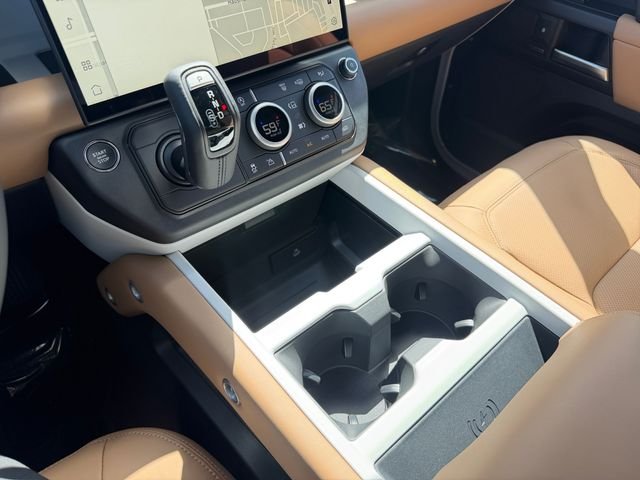 New 2026 Fuji White Land Rover X-Dynamic SE image 24