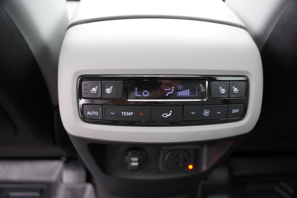 Used 2025 White Hyundai SEL Premium image 19