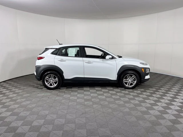 Used 2019 White Hyundai SE image 8