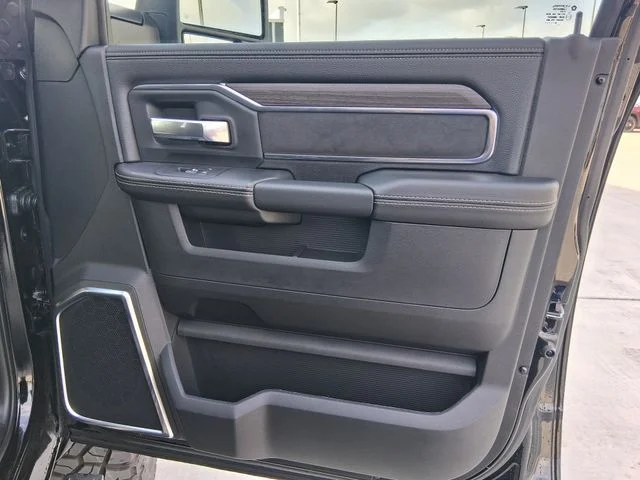 New 2026 Diamond Black Crystal Pearl-Coat Exterior Paint RAM Laramie image 24