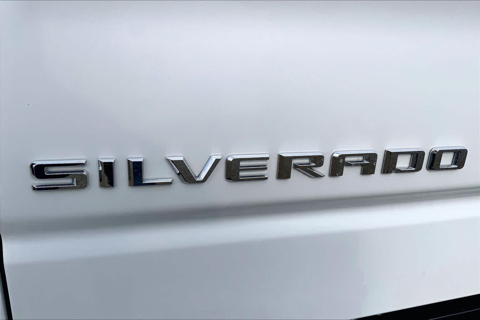 Used 2024 Iridescent Pearl Tricoat Chevrolet High Country image 31