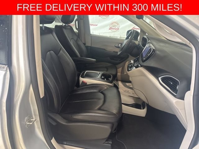 2024 Chrysler Pacifica Touring L - Photo 35