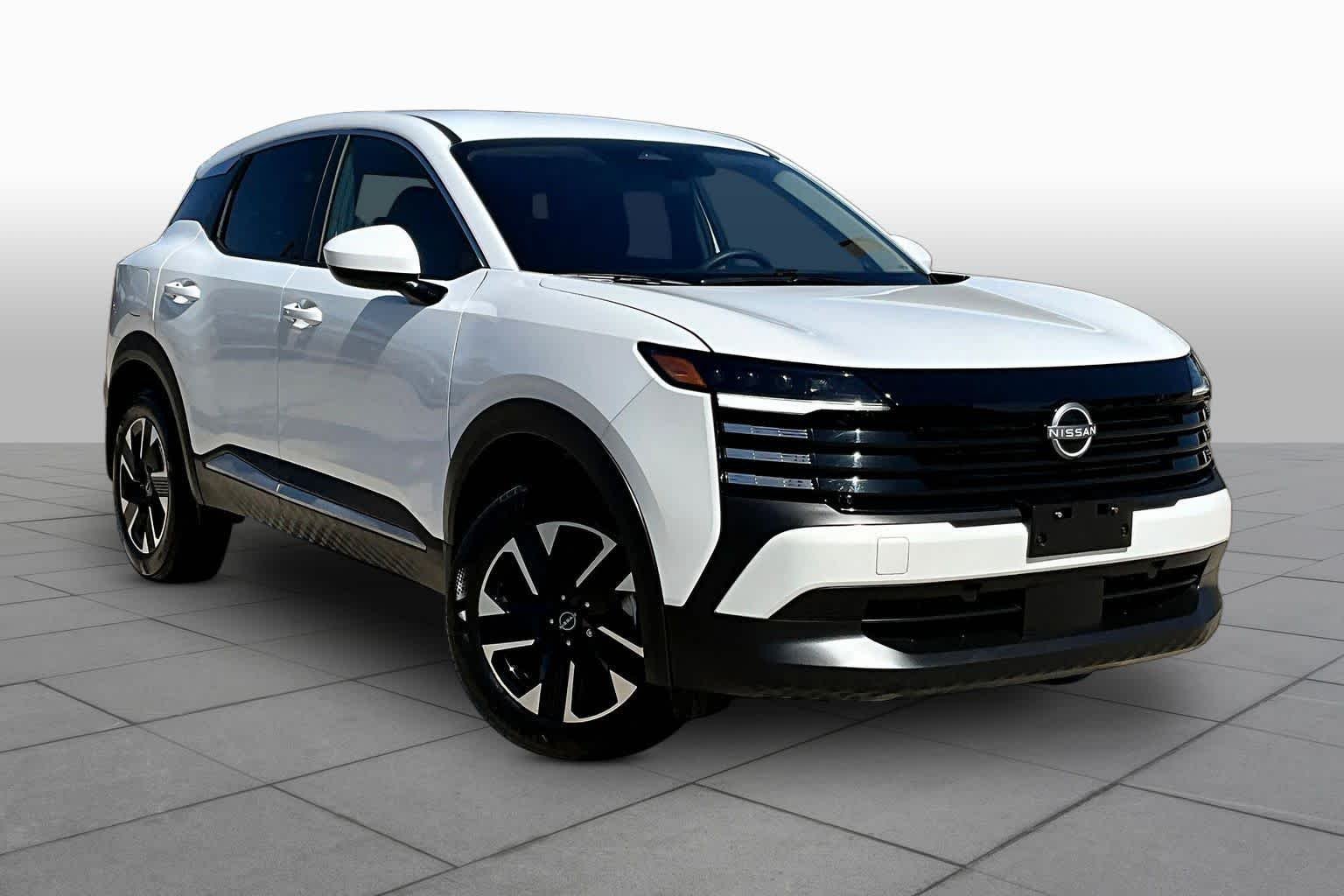 Used 2025 Aspen White Tricoat Nissan SV image 4