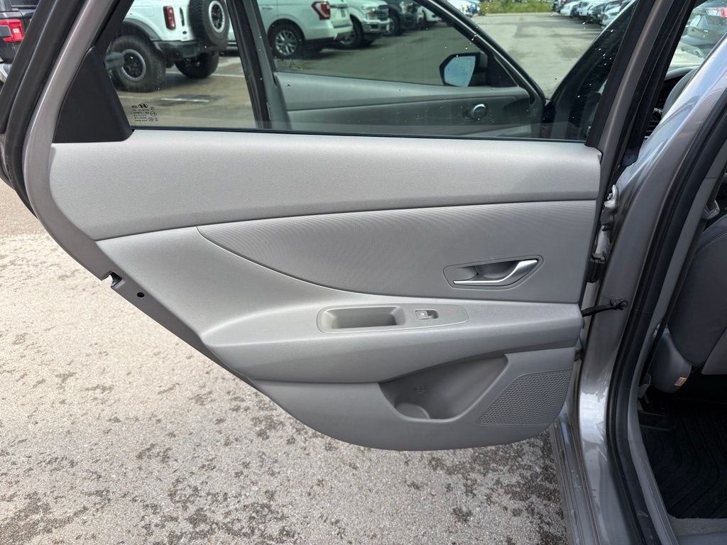 Used 2023 Gray Hyundai SEL image 9