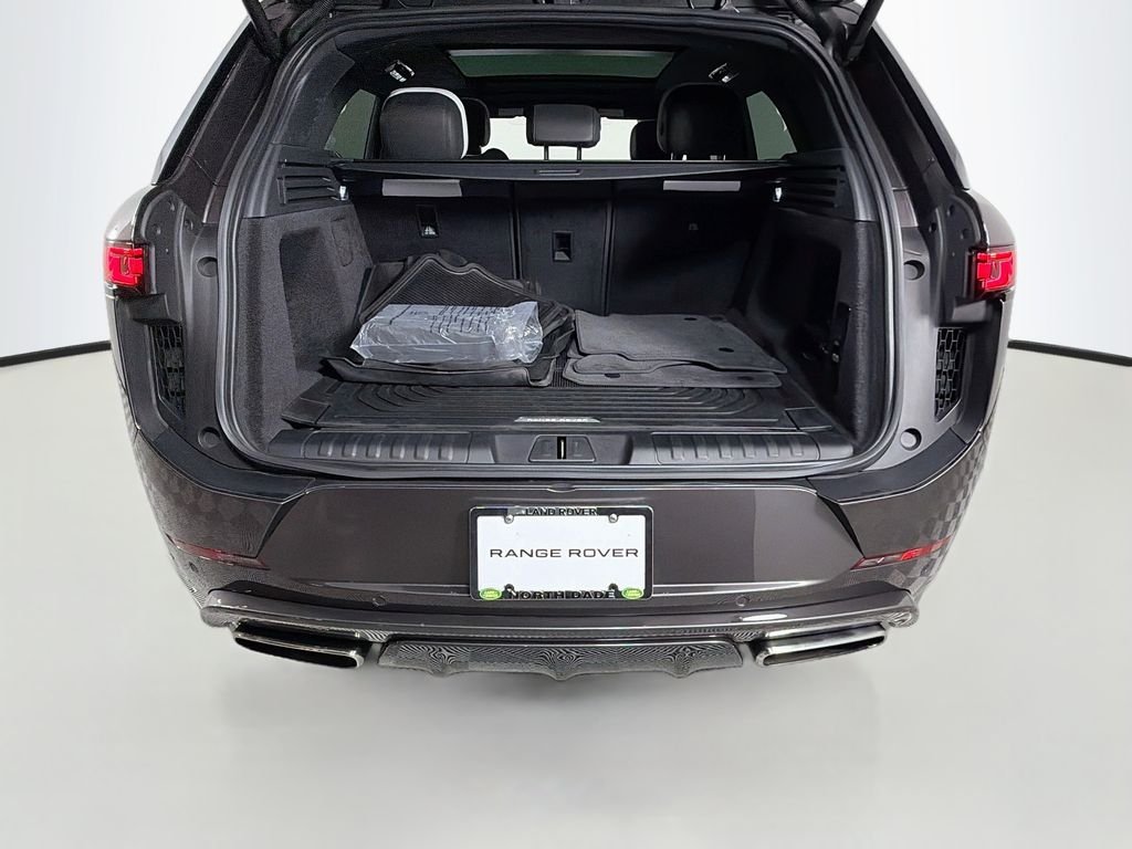 Certified Used 2023  Land Rover SE Dynamic image 28