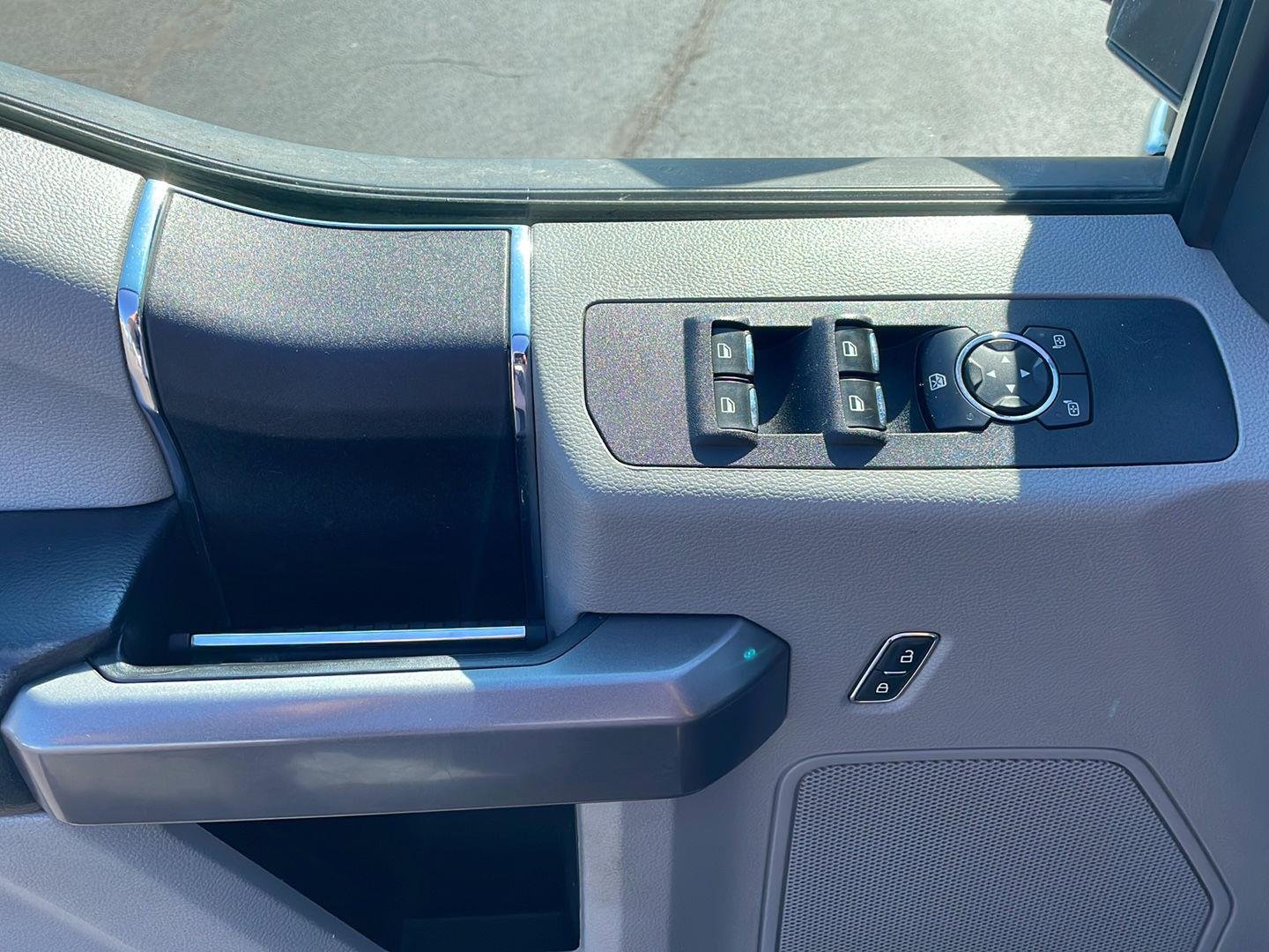 Used 2019 Agate Black Metallic Ford XLT image 8