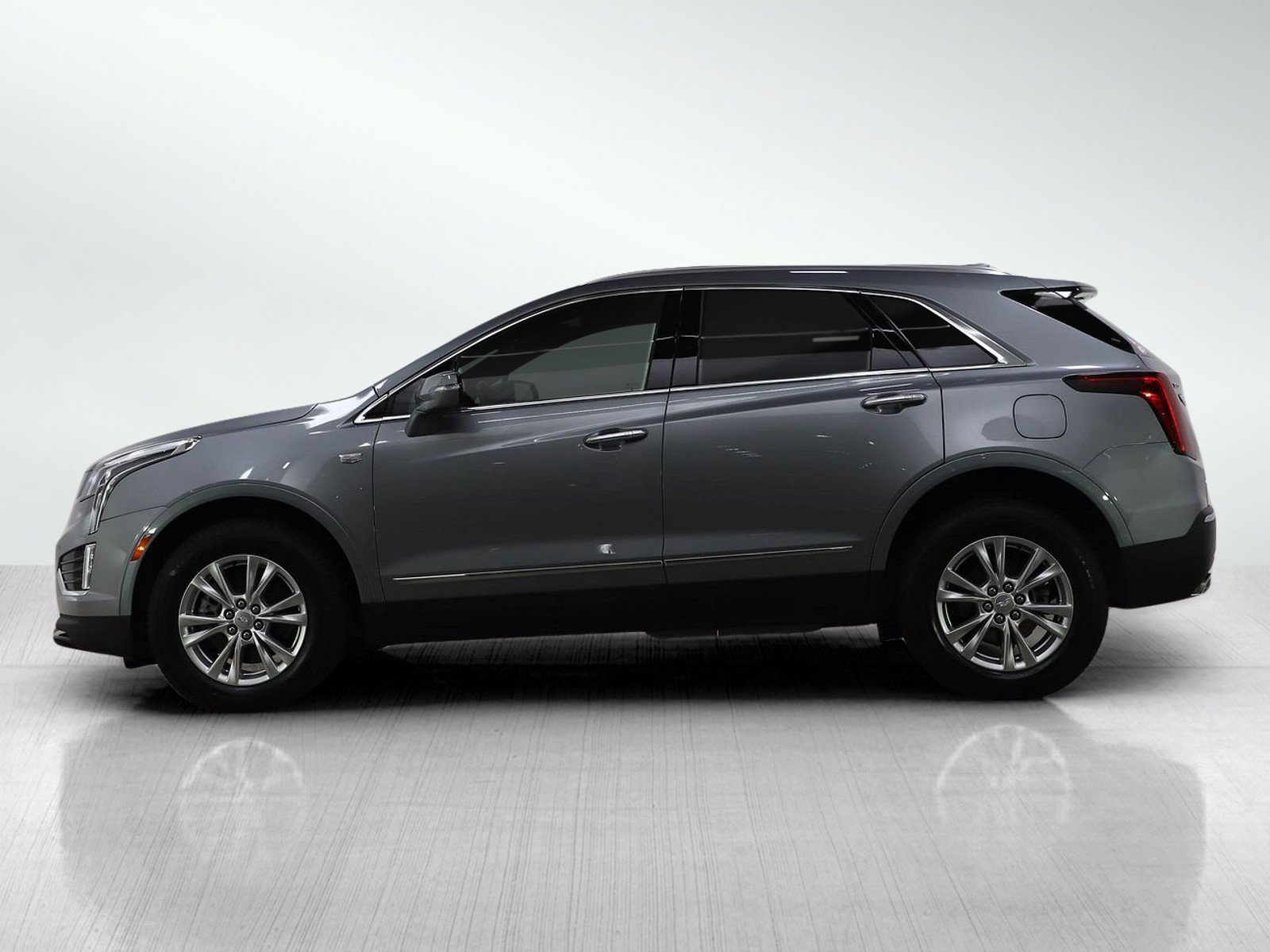 Used 2025 Cadillac XT5 Luxury with VIN 1GYKNBR47SZ105123 for sale in Burnsville, Minnesota