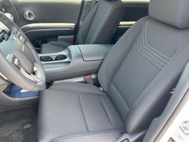 New 2026 White Hyundai SE FWD image 30