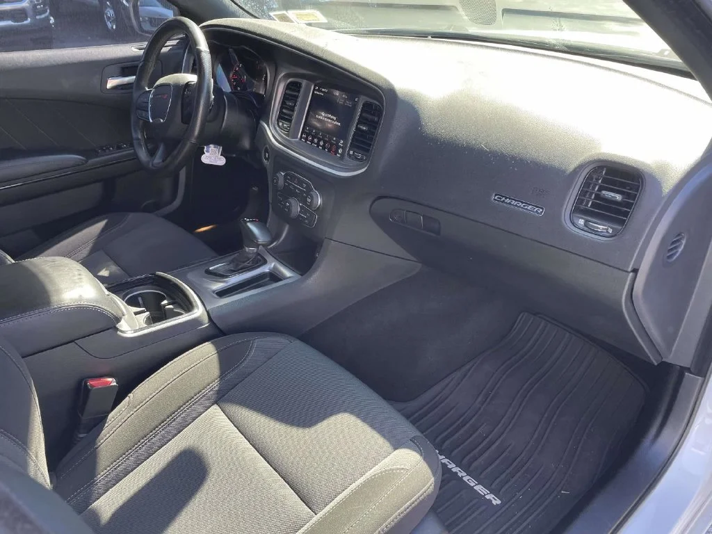 Used 2021 White Dodge SXT image 11