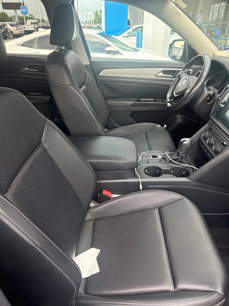 Used 2019 Blue Volkswagen 2.0T SE image 4