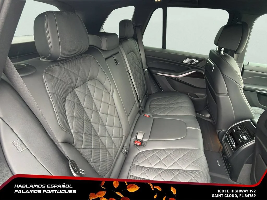 Used 2024  BMW xDrive40i image 33