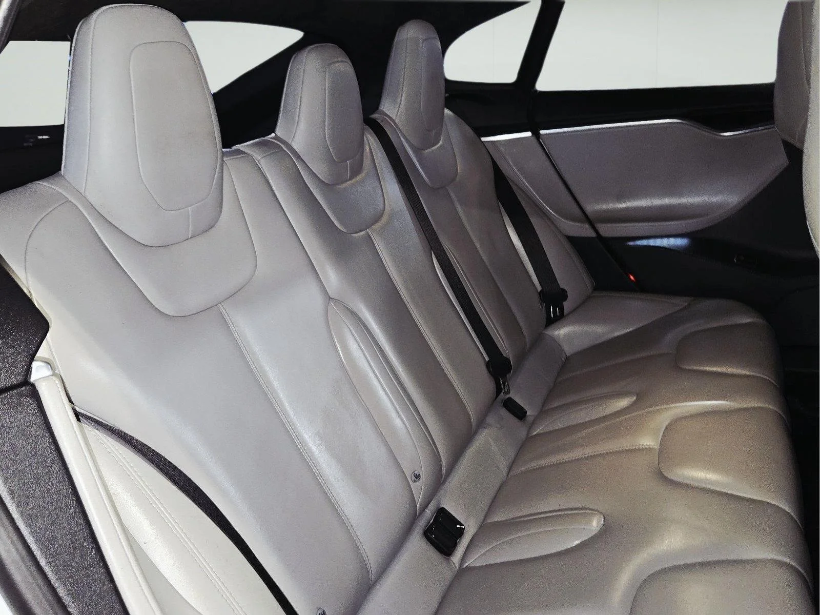 Used 2015 White Tesla P85D image 65