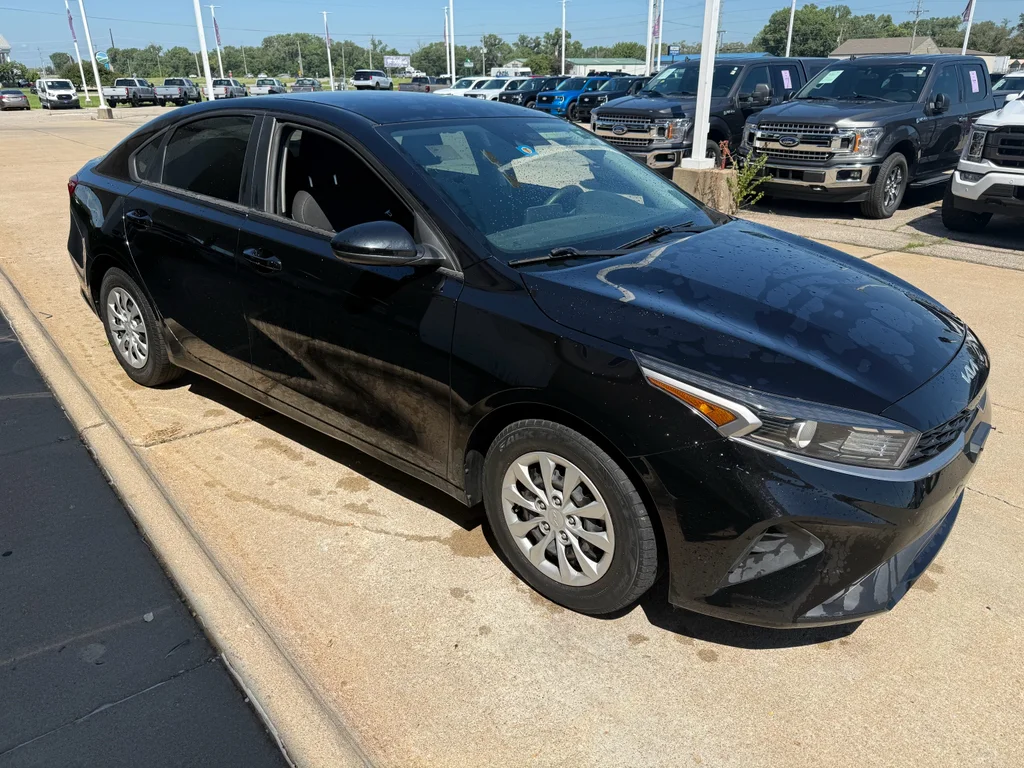 Used 2022 Aurora Black Kia FE image 8