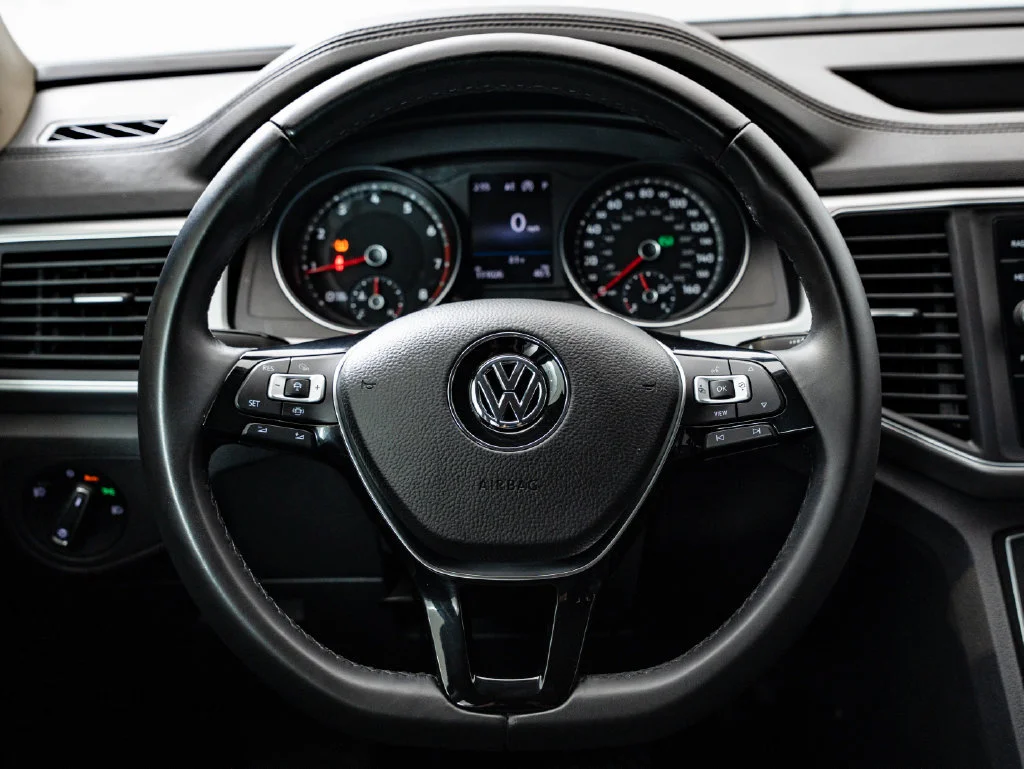Used 2019 Platinum Gray Metallic Volkswagen 3.6L V6 SE image 40