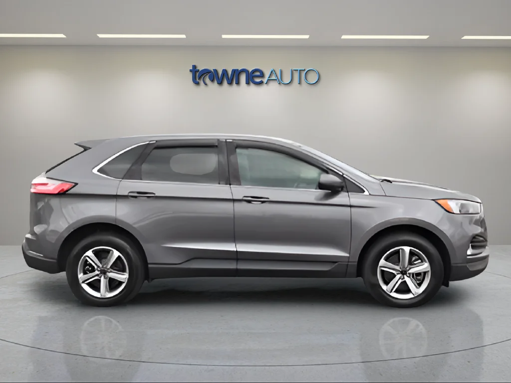 Used 2023 Gray Ford SEL image 9