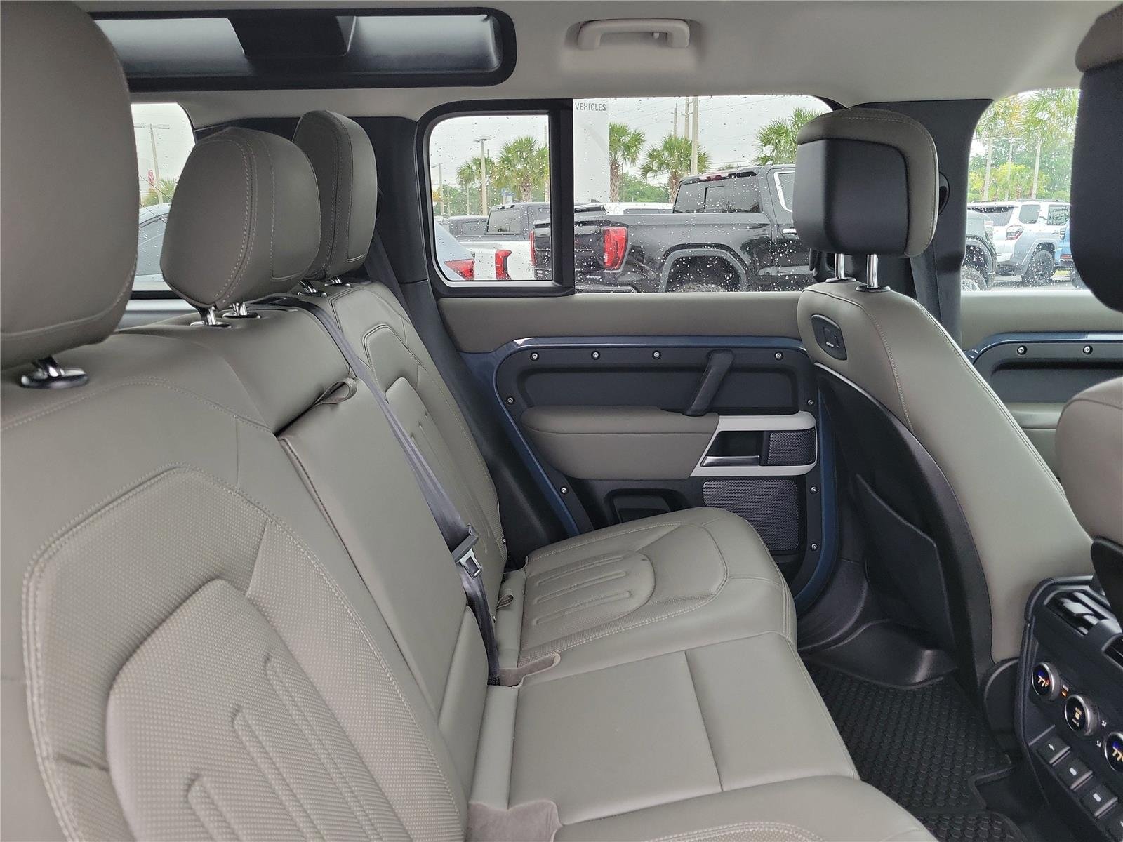 Used 2020 Fuji White Land Rover HSE image 33