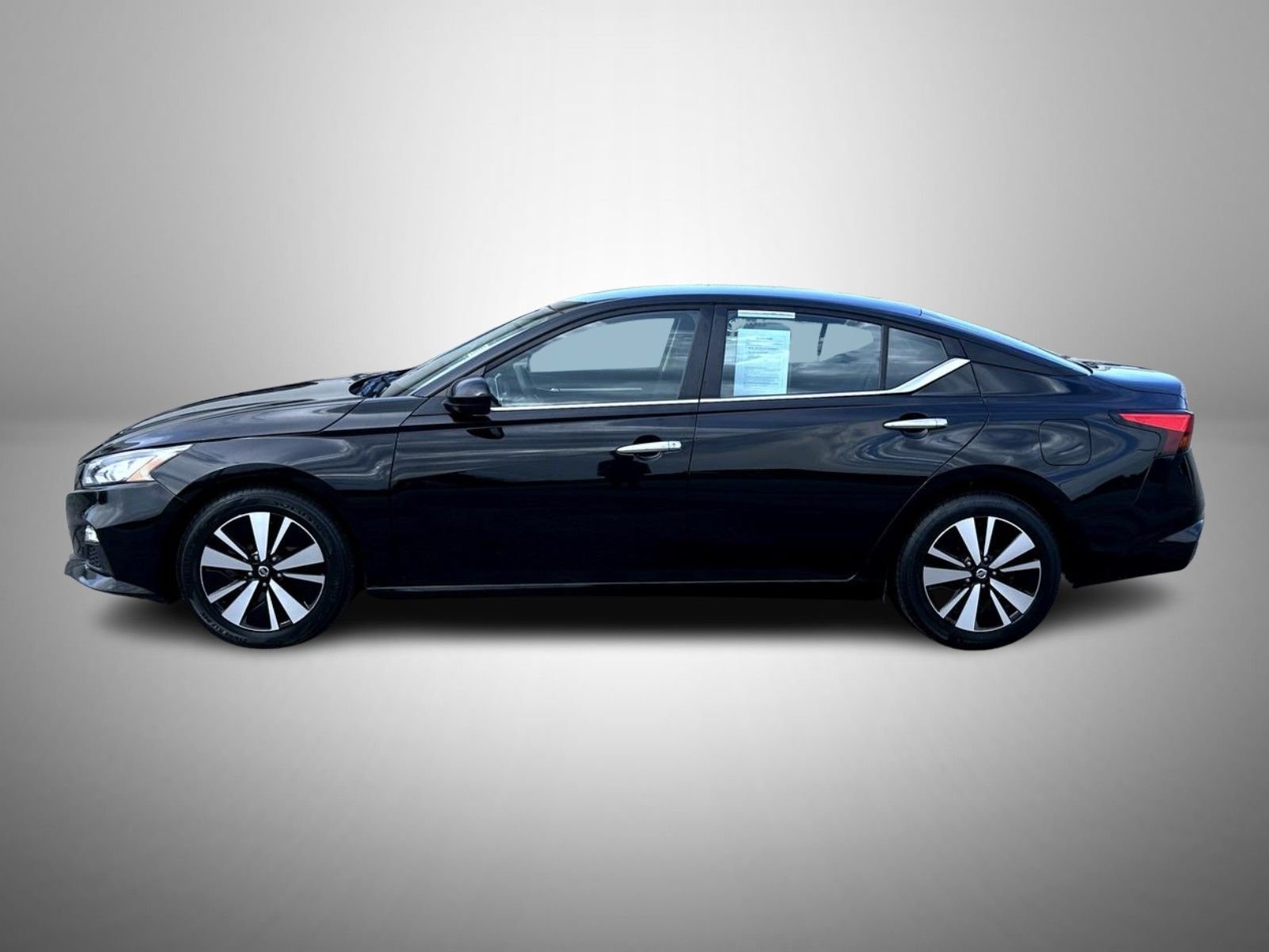 Used 2022 Black Nissan 2.5 SV image 8