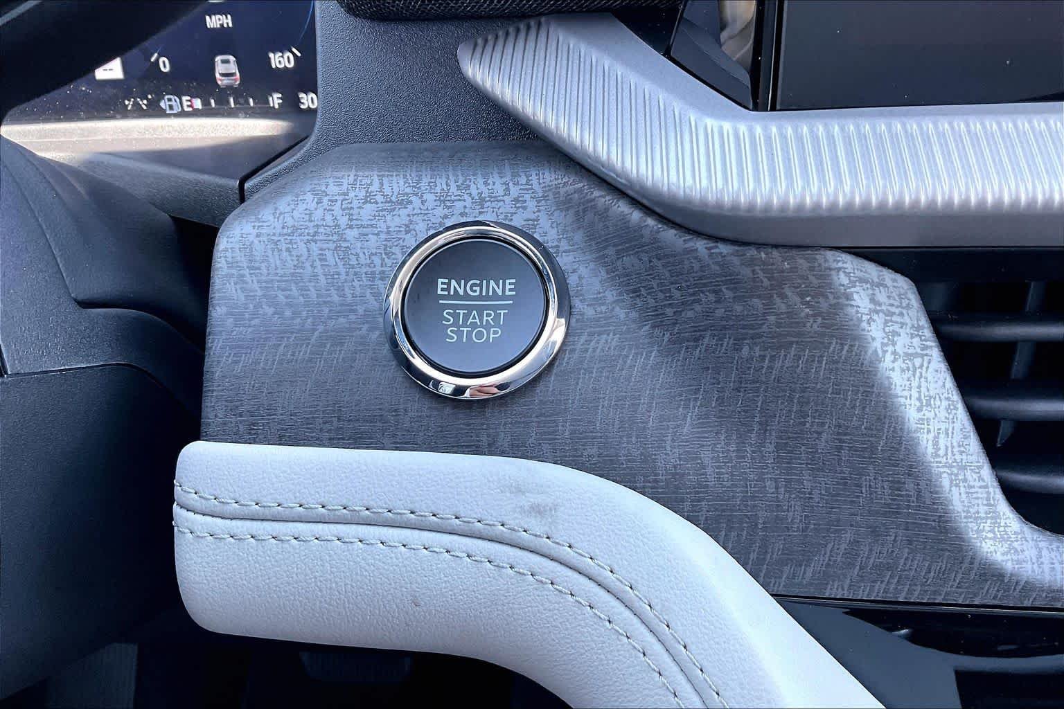 New 2026 Star White Metallic Tri-Coat Ford Platinum™ image 19