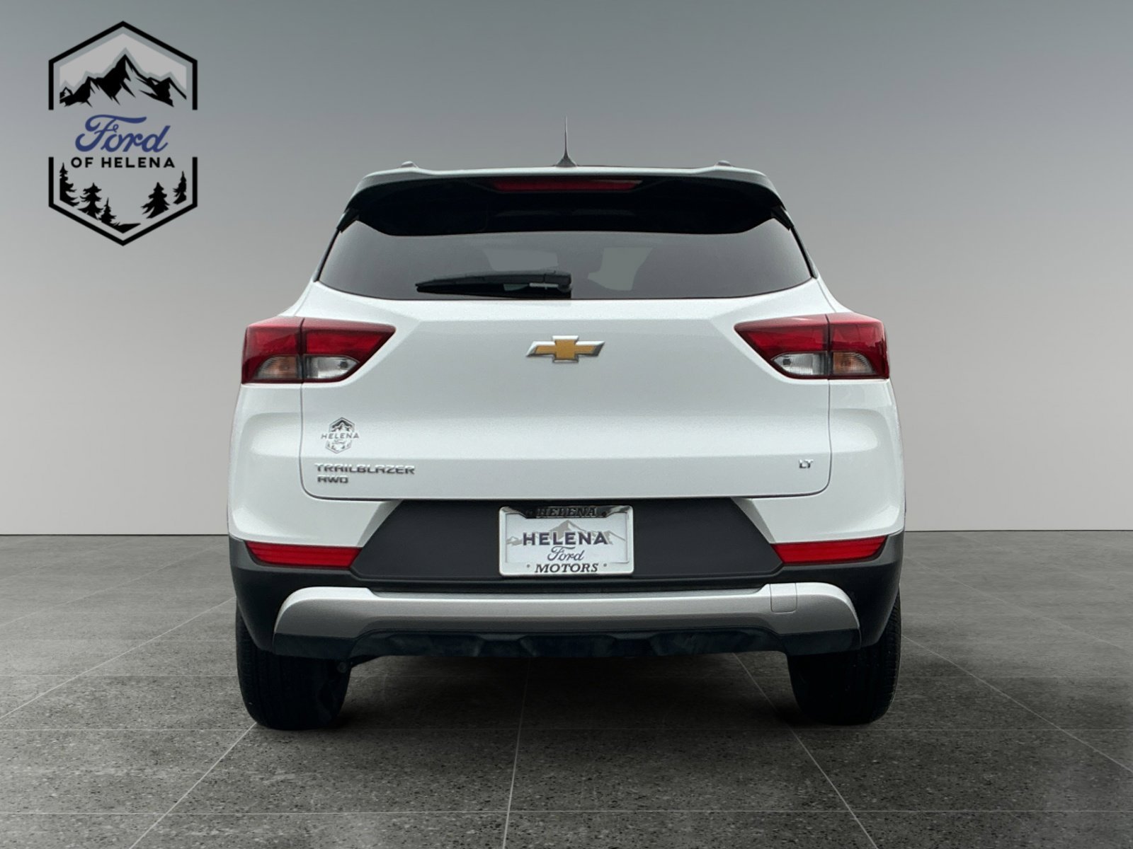 Used 2024 Summit White Chevrolet LT image 4