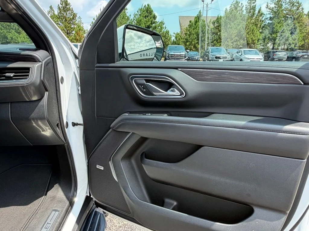 Used 2024 Summit White Chevrolet LT image 27