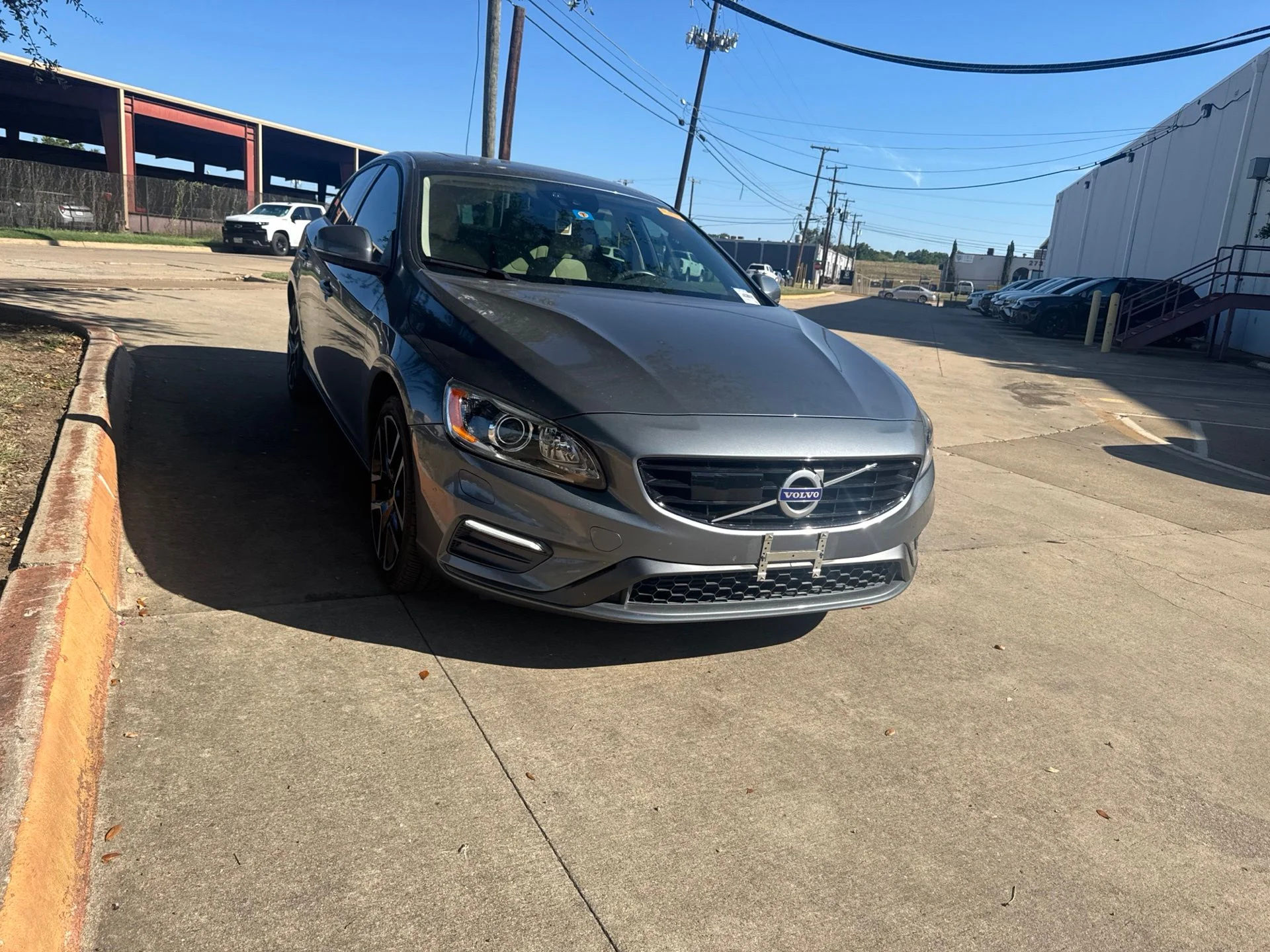 Used 2018 Gray Volvo T5 Dynamic image 3