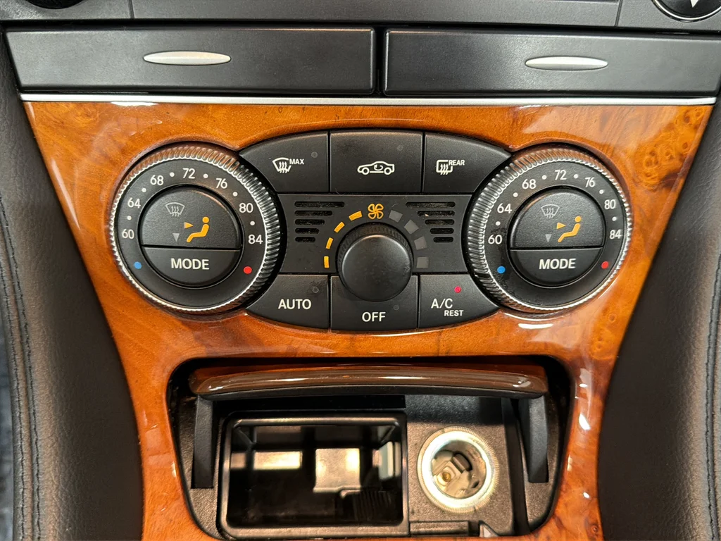 Used 2009 Silver Mercedes-Benz SL 550 image 24